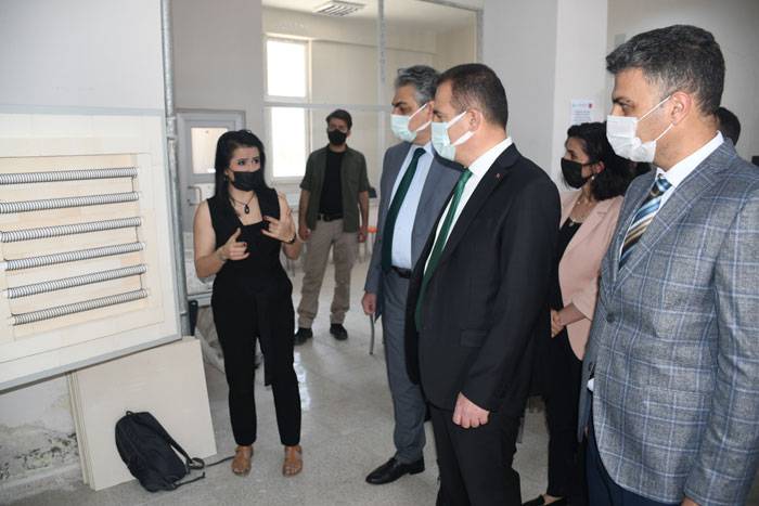 Hakkari Halk Eğitim Merkezinden yıl sonu sergisi 10