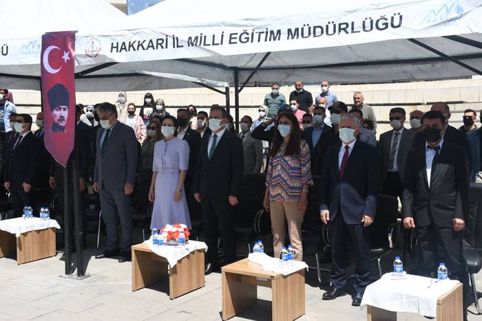Hakkari Halk Eğitim Merkezinden yıl sonu sergisi 11