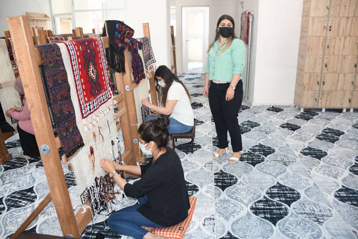 Hakkari Halk Eğitim Merkezinden yıl sonu sergisi 12