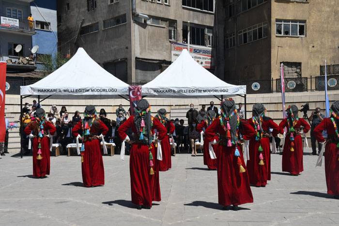 Hakkari Halk Eğitim Merkezinden yıl sonu sergisi 17