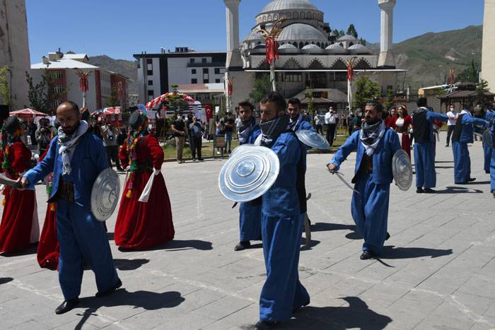 Hakkari Halk Eğitim Merkezinden yıl sonu sergisi 18