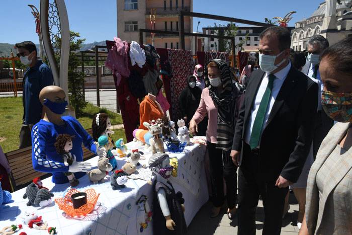 Hakkari Halk Eğitim Merkezinden yıl sonu sergisi 22