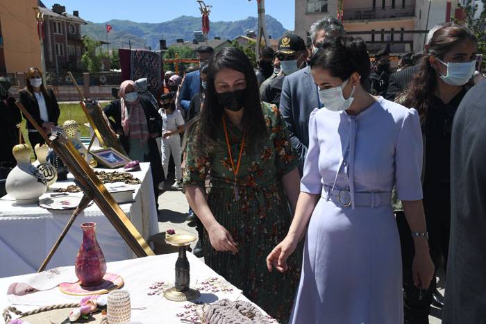 Hakkari Halk Eğitim Merkezinden yıl sonu sergisi 23