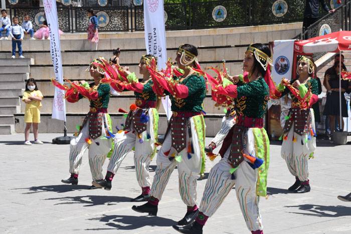 Hakkari Halk Eğitim Merkezinden yıl sonu sergisi 25