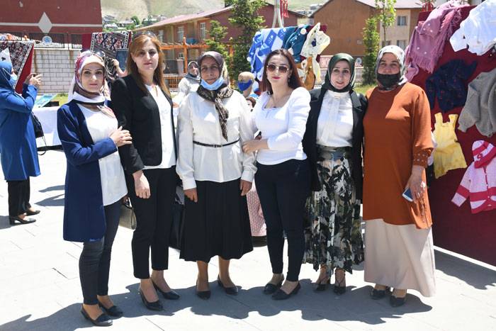 Hakkari Halk Eğitim Merkezinden yıl sonu sergisi 28