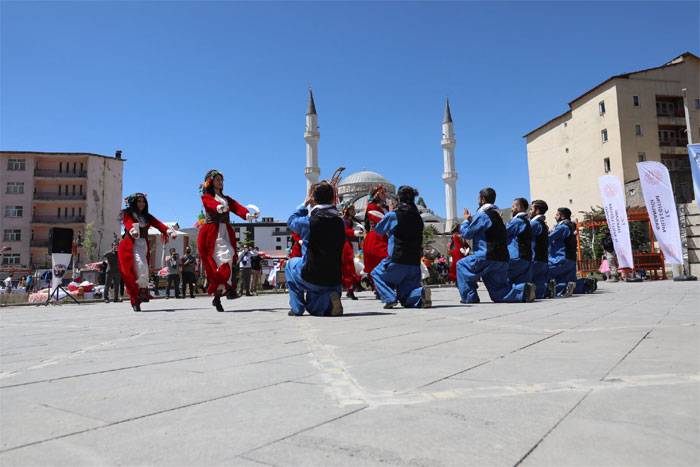 Hakkari Halk Eğitim Merkezinden yıl sonu sergisi 3