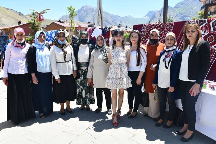 Hakkari Halk Eğitim Merkezinden yıl sonu sergisi 30