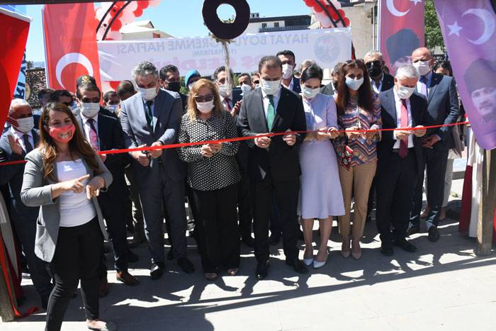 Hakkari Halk Eğitim Merkezinden yıl sonu sergisi 6