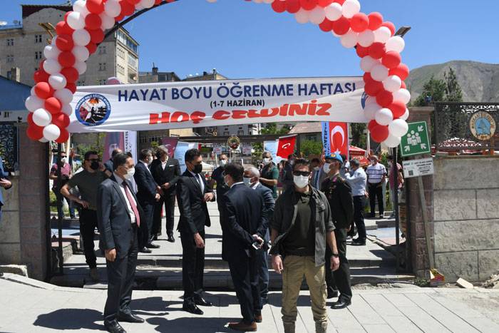 Hakkari Halk Eğitim Merkezinden yıl sonu sergisi 7