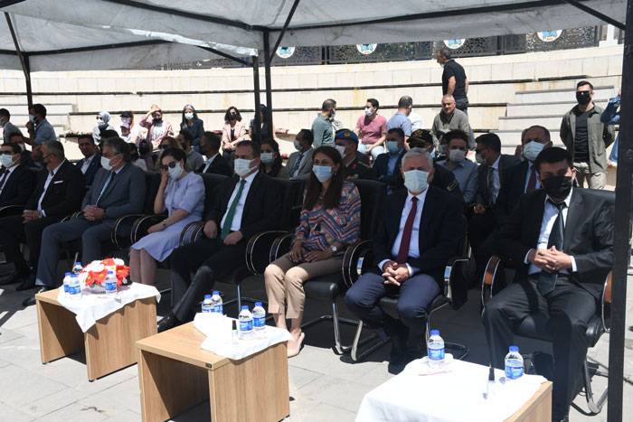 Hakkari Halk Eğitim Merkezinden yıl sonu sergisi 8