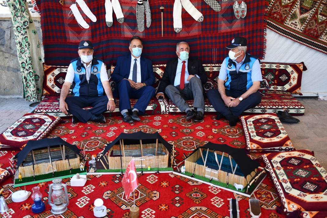 Hakkari'de 'Kültür' fuarı açıldı 12