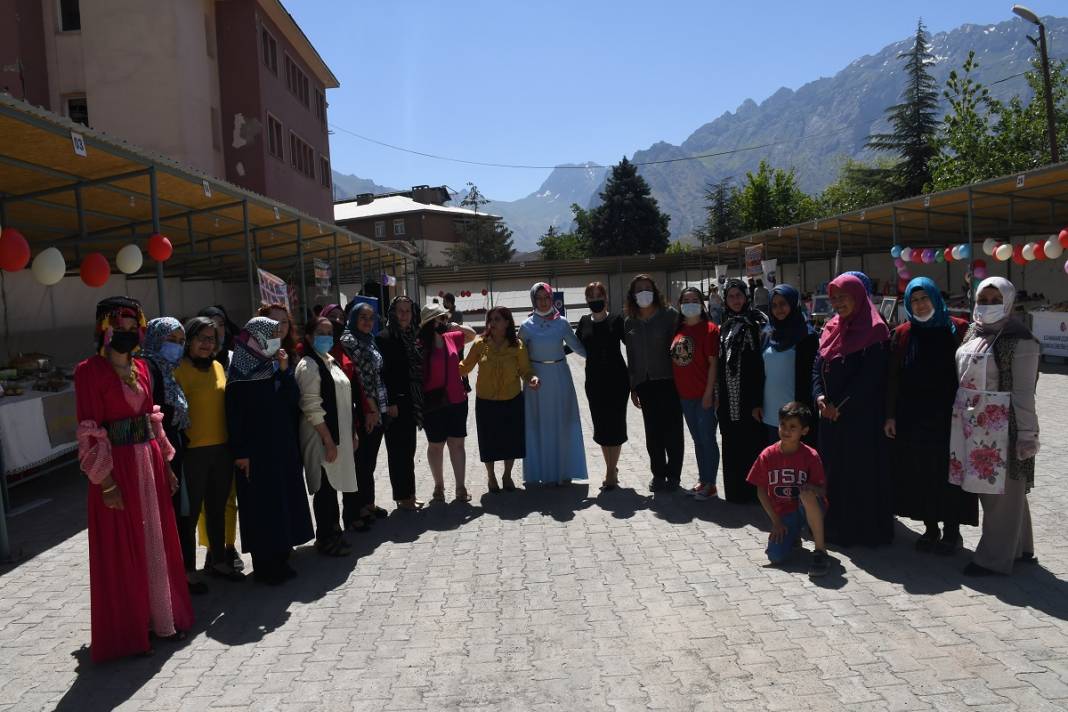 Hakkari'de 'Kültür' fuarı açıldı 13