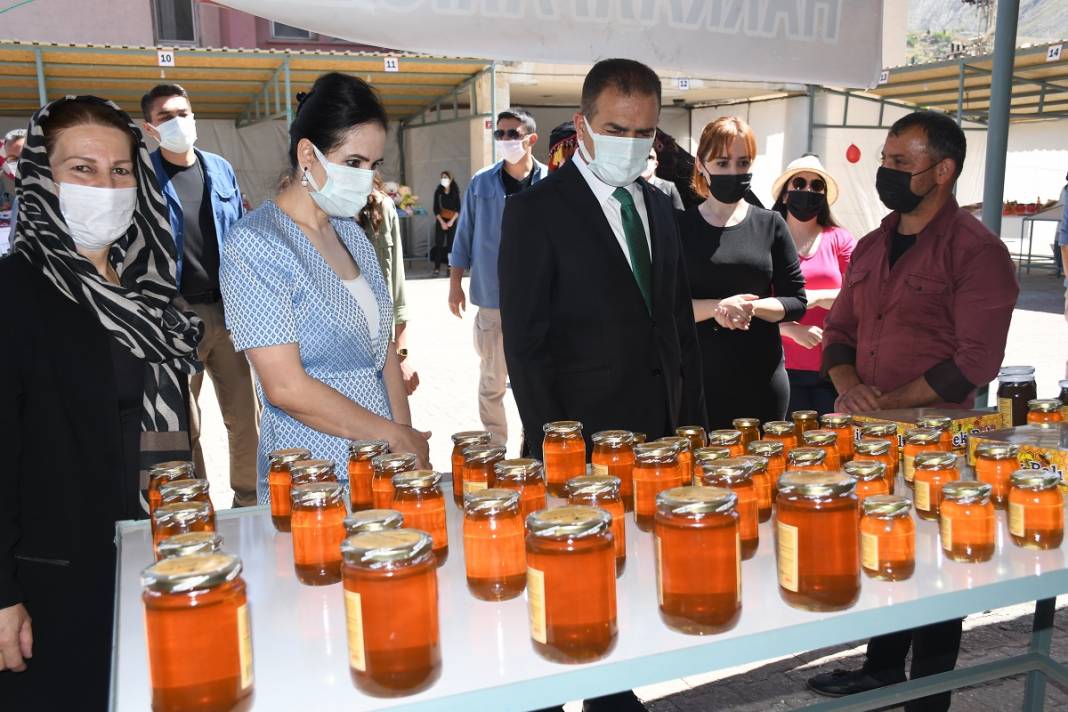 Hakkari'de 'Kültür' fuarı açıldı 16