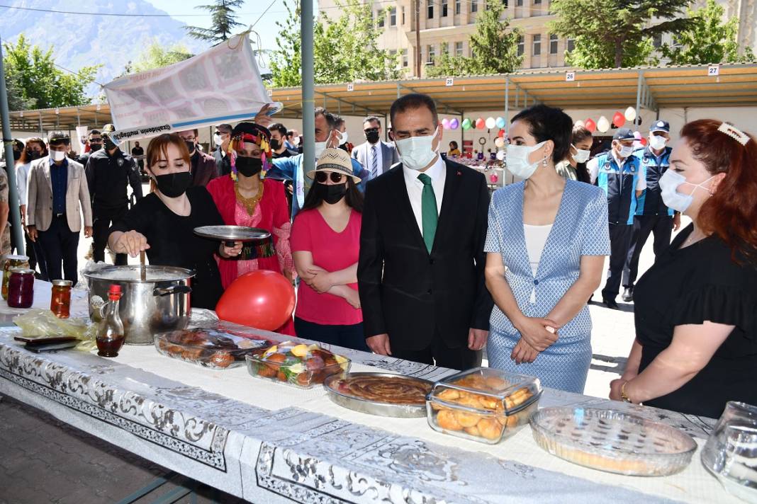 Hakkari'de 'Kültür' fuarı açıldı 17