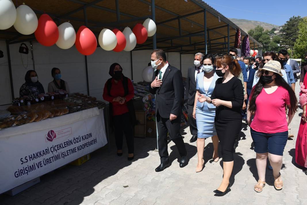 Hakkari'de 'Kültür' fuarı açıldı 9