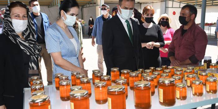 Hakkari'de 'Kültür' fuarı açıldı