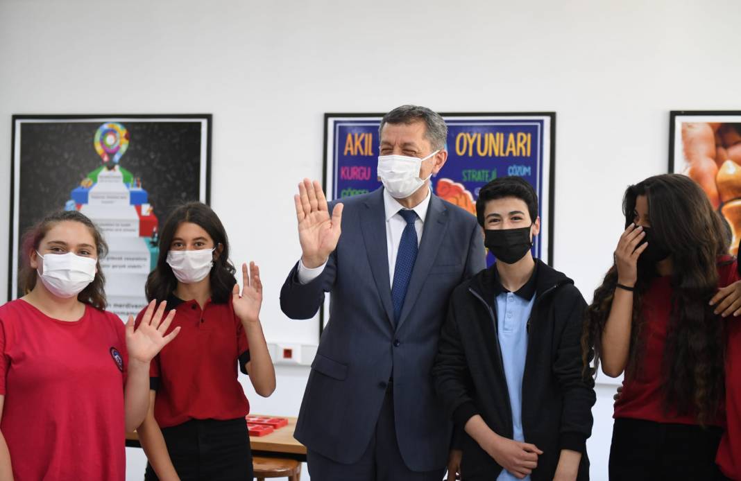 Bakan Selçuk; Hakkari'nin Eğitim de sonda değil Tokyo ve Paris ile yarışmasını istiyorum 11