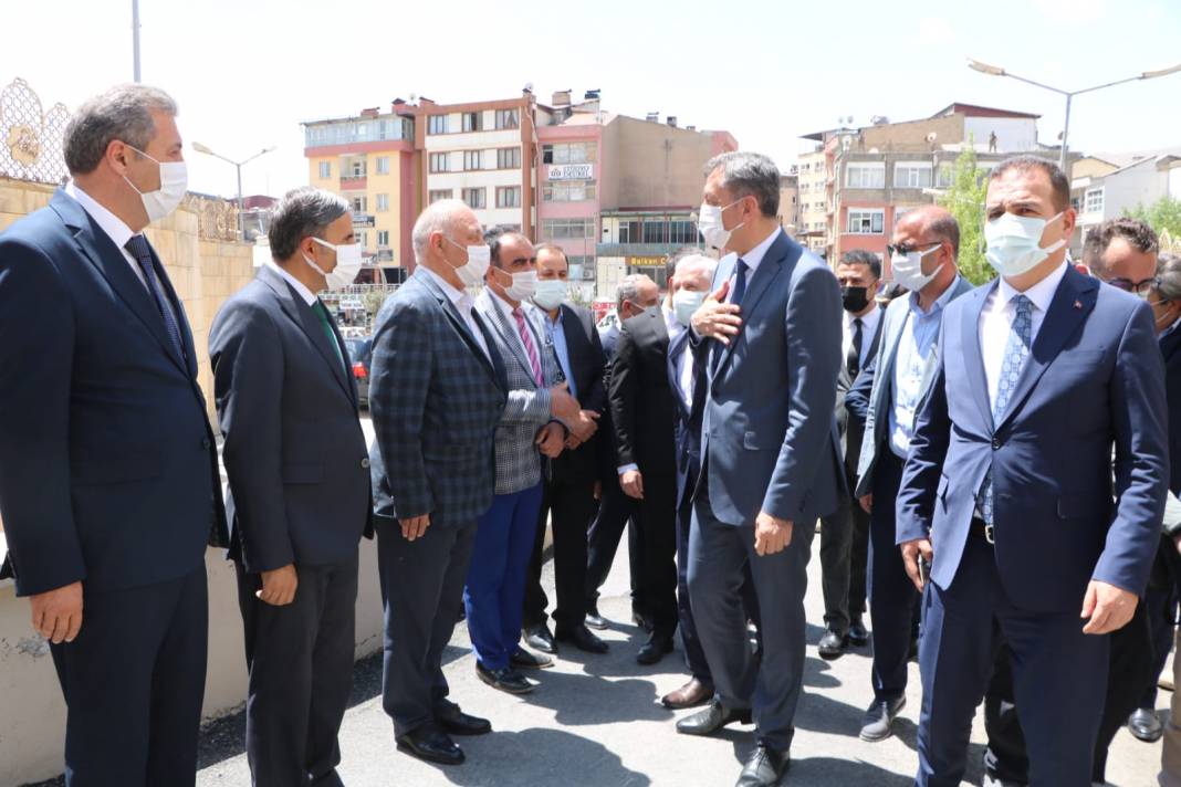 Bakan Selçuk; Hakkari'nin Eğitim de sonda değil Tokyo ve Paris ile yarışmasını istiyorum 13