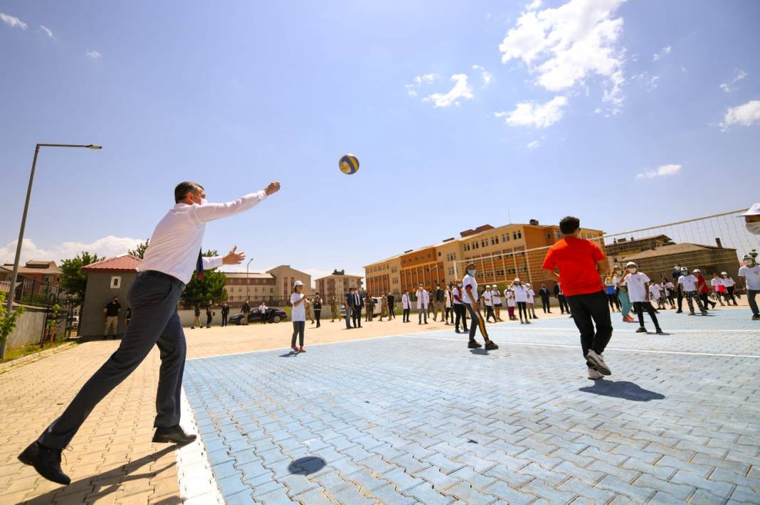 Bakan Selçuk; Hakkari'nin Eğitim de sonda değil Tokyo ve Paris ile yarışmasını istiyorum 6