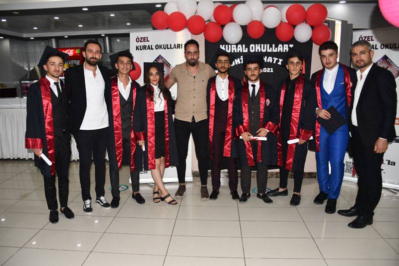 Kural Okulları’ndan görkemli mezuniyet töreni 2