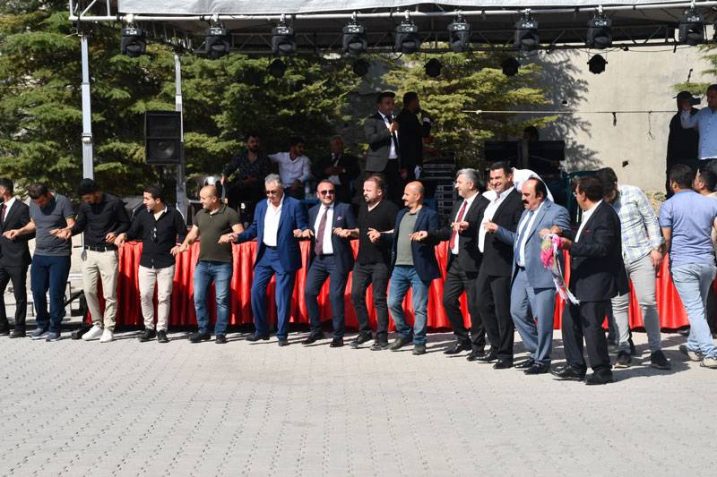 Atlı Ailesinin mutlu günü 4