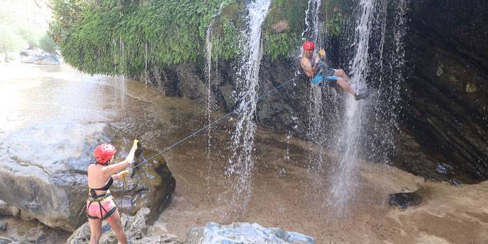 Kaval Şelalesinde Canyoning yaptılar