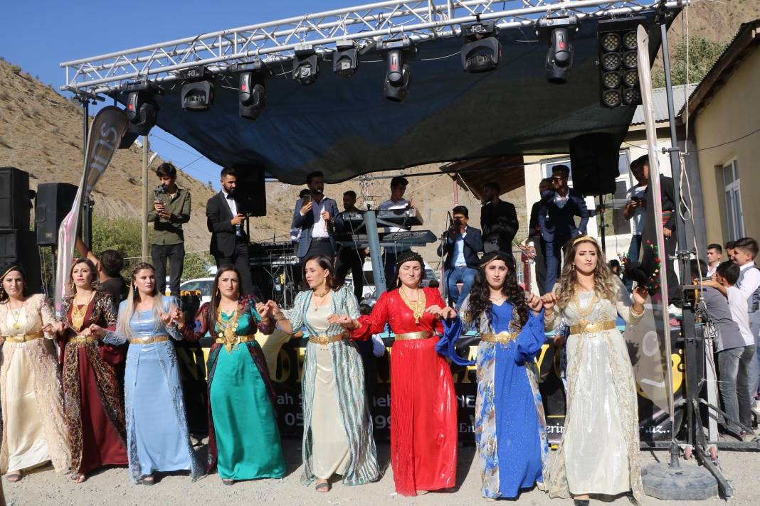 Ermağan ailesinin mutlu günü 31