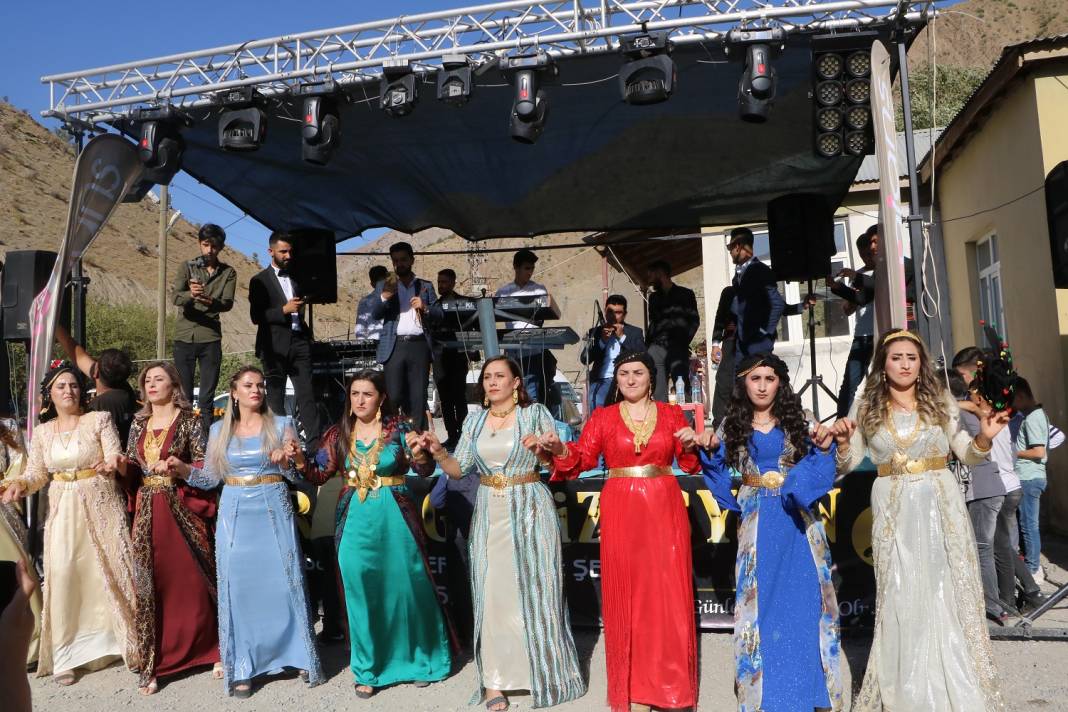 Ermağan ailesinin mutlu günü 32