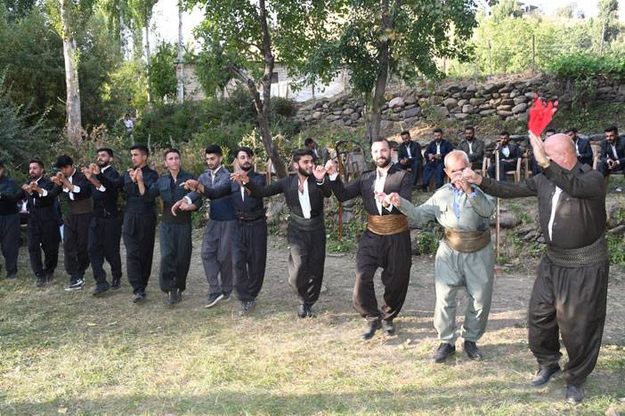 Ediş Ailesinin Mutlu günü 15