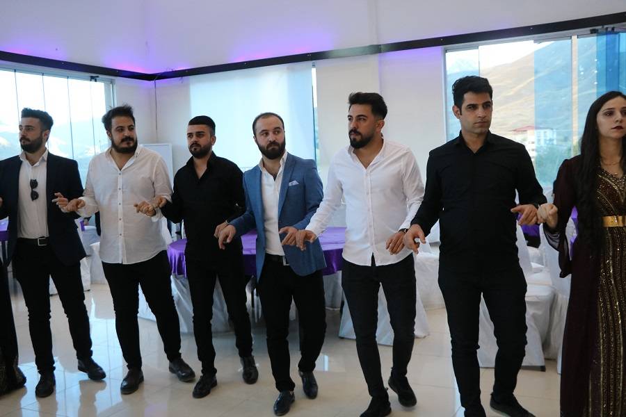 Duran Ailesinin mutlu günü 17