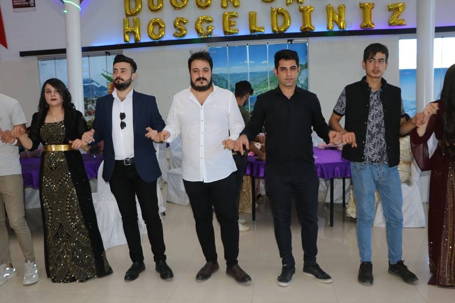 Duran Ailesinin mutlu günü 18