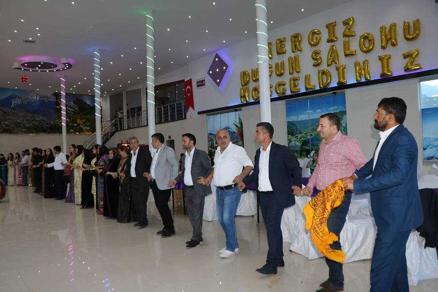 Duran Ailesinin mutlu günü 24