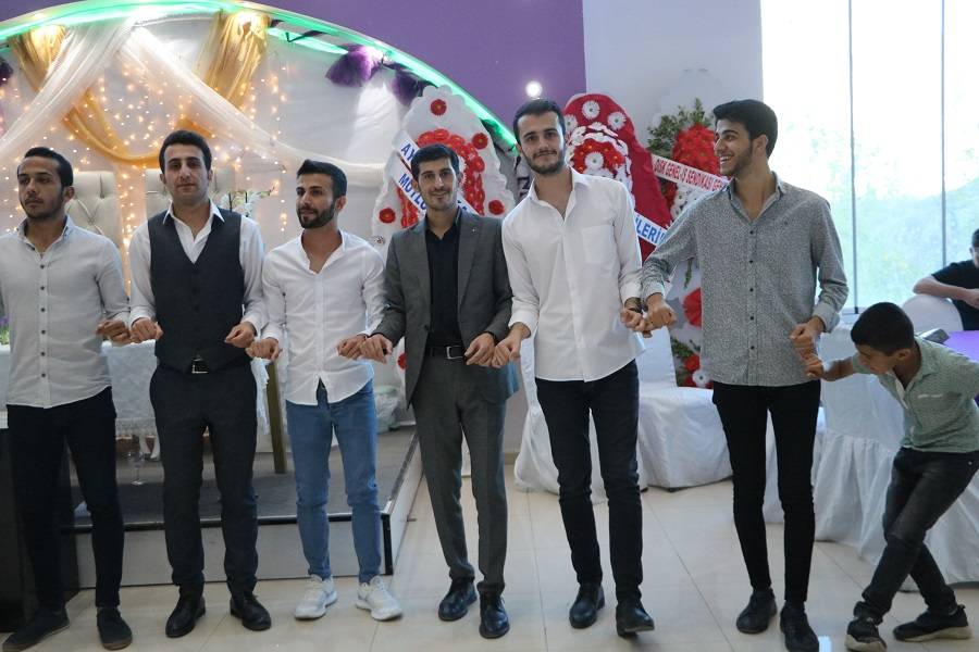 Duran Ailesinin mutlu günü 9