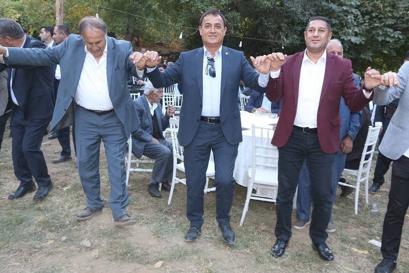 Çiftçi ailesinde görkemli düğüné 101