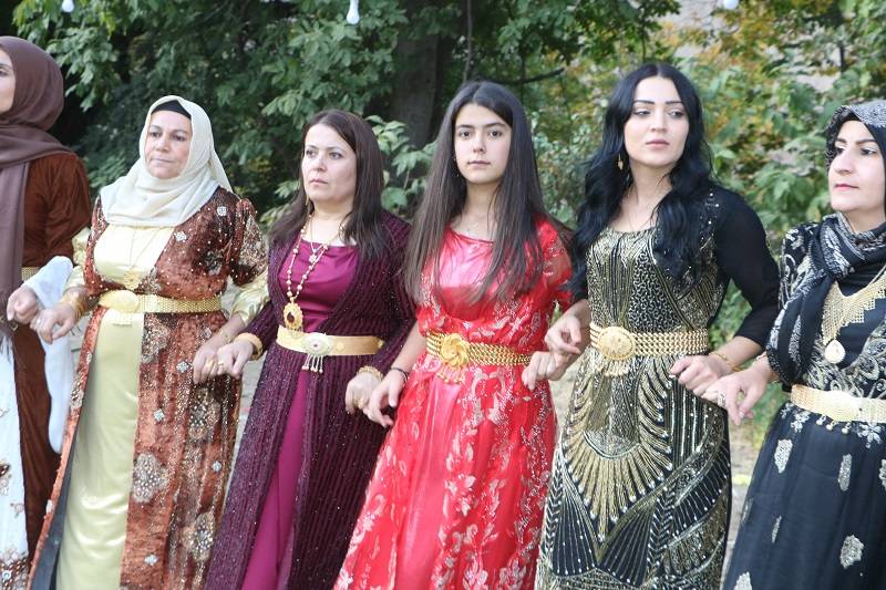 Çiftçi ailesinde görkemli düğüné 102