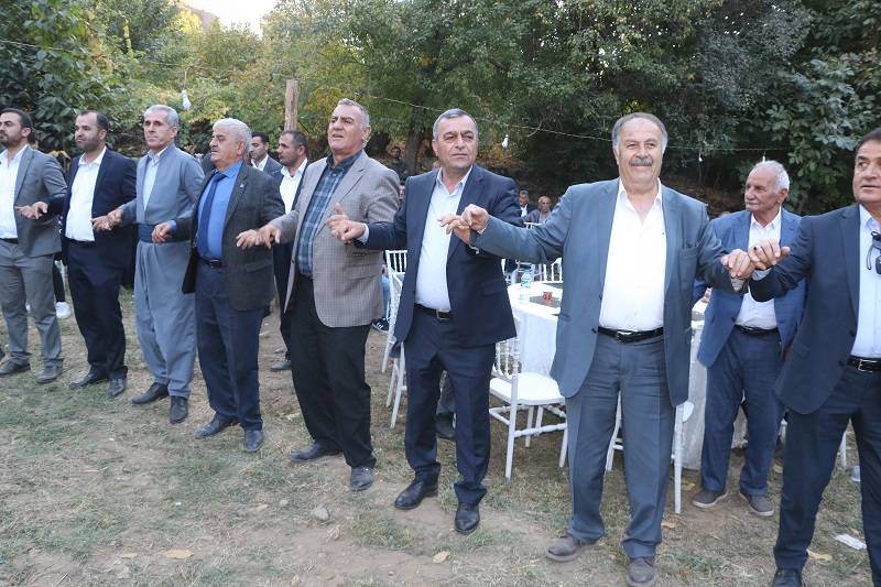 Çiftçi ailesinde görkemli düğüné 103