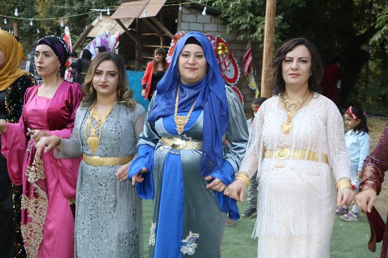 Çiftçi ailesinde görkemli düğüné 105