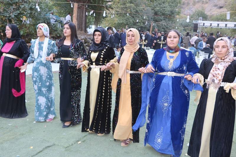 Çiftçi ailesinde görkemli düğüné 106