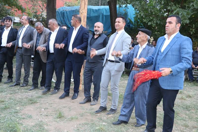 Çiftçi ailesinde görkemli düğüné 108