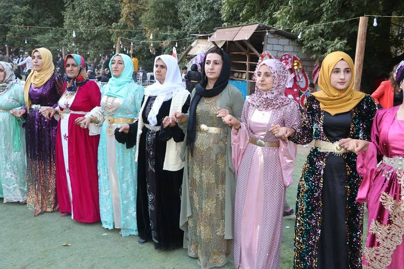 Çiftçi ailesinde görkemli düğüné 110