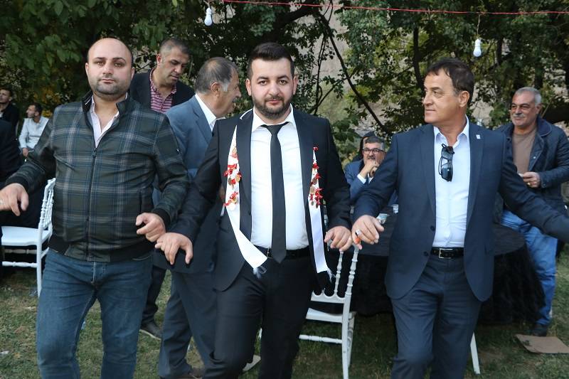 Çiftçi ailesinde görkemli düğüné 114