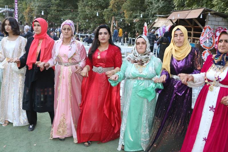 Çiftçi ailesinde görkemli düğüné 117