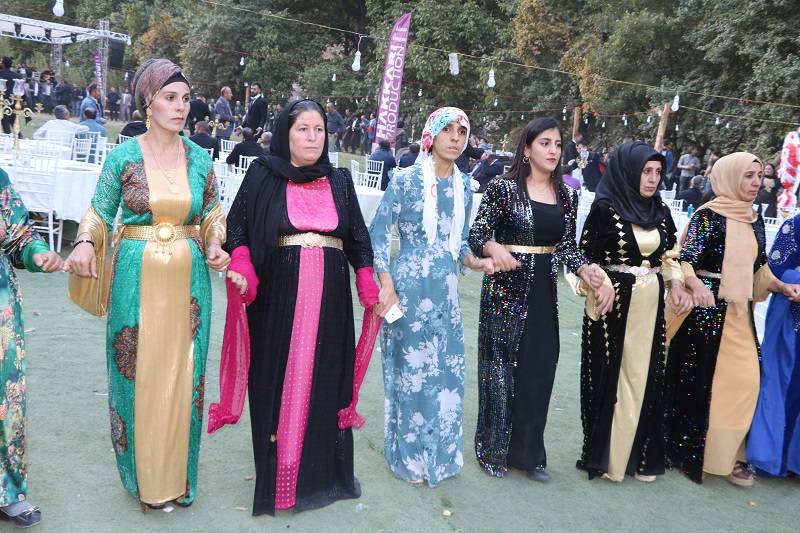 Çiftçi ailesinde görkemli düğüné 118