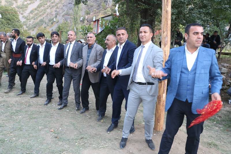 Çiftçi ailesinde görkemli düğüné 124