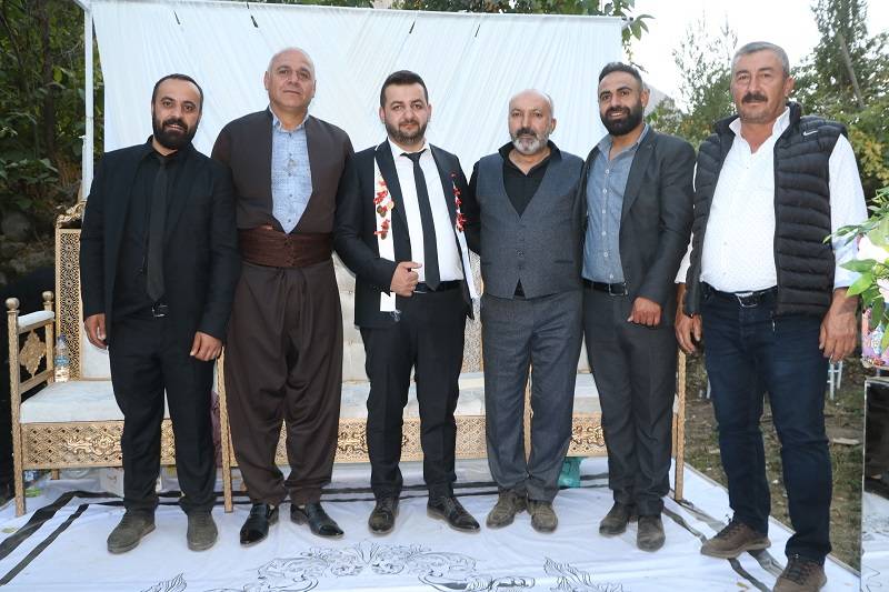 Çiftçi ailesinde görkemli düğüné 130