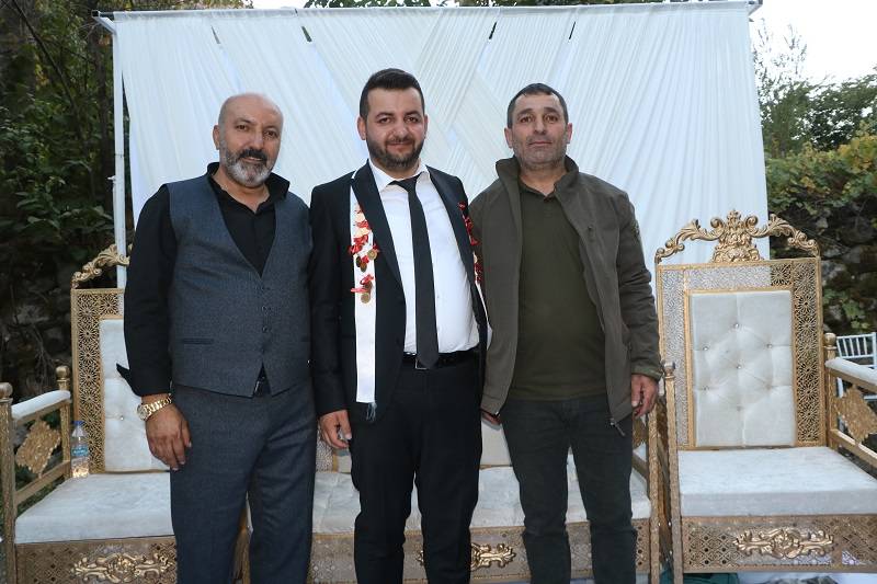 Çiftçi ailesinde görkemli düğüné 131