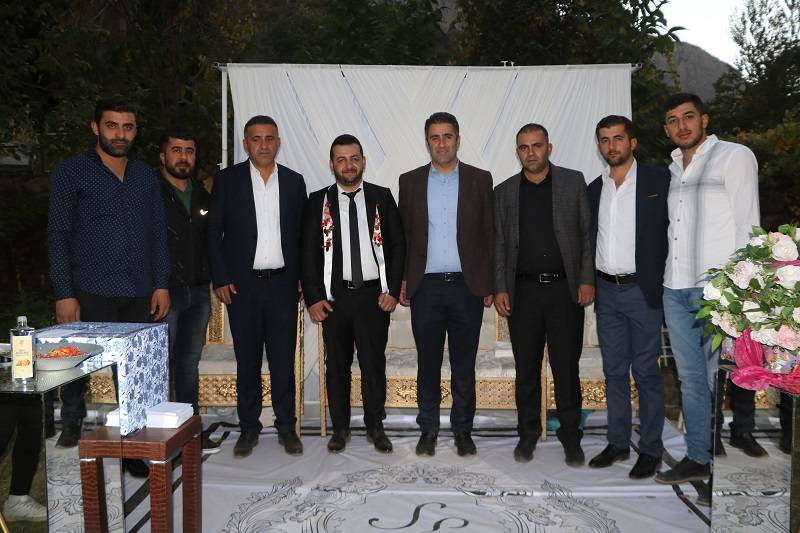 Çiftçi ailesinde görkemli düğüné 137