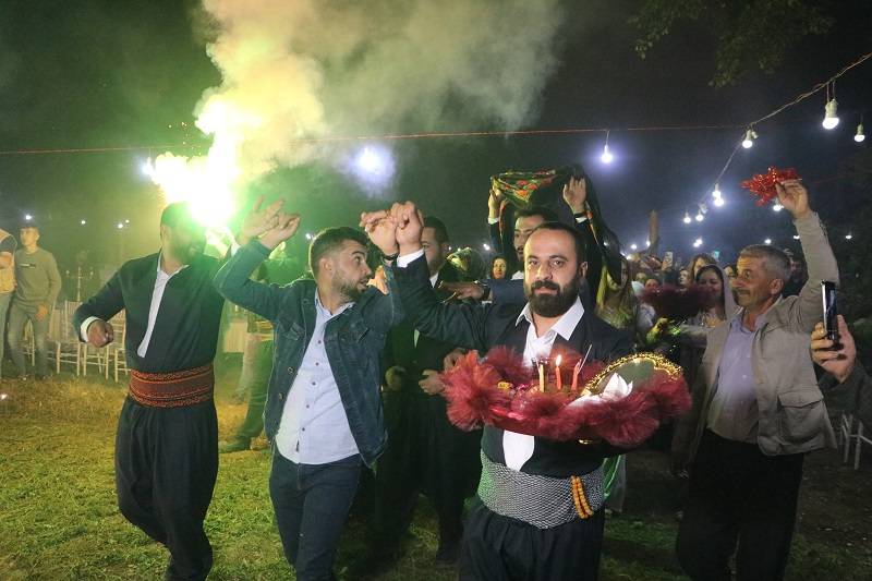 Çiftçi ailesinde görkemli düğüné 14