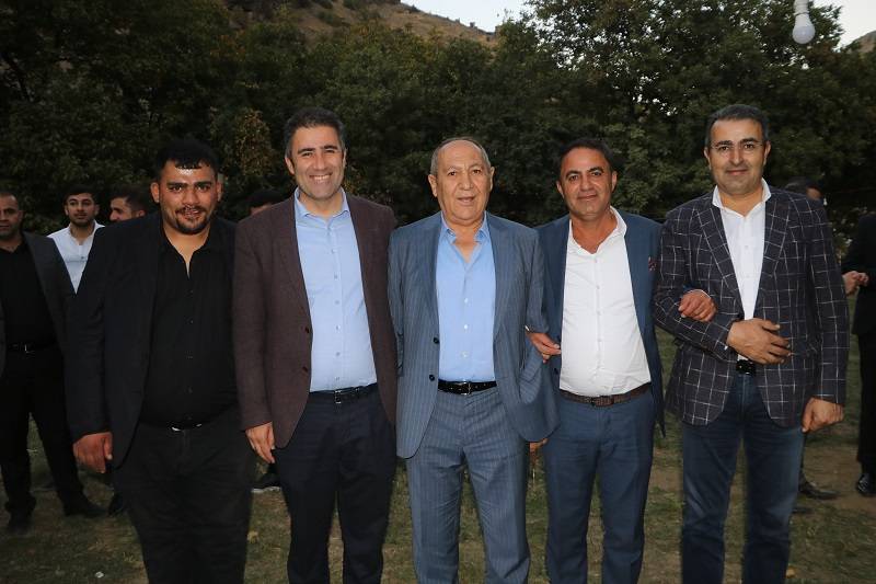 Çiftçi ailesinde görkemli düğüné 141