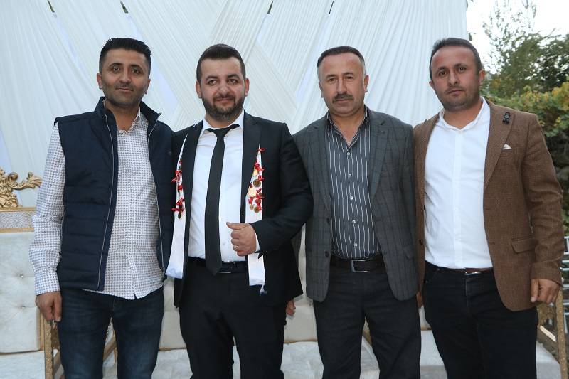 Çiftçi ailesinde görkemli düğüné 142